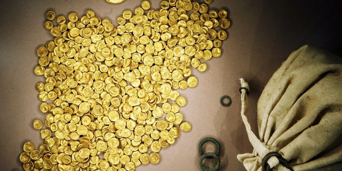 Tief im Boden eingelassen wird im Kelten- und Römermuseum in Manching bei Ingolstadt der keltische Goldschatz ausgestellt. Tief im Boden eingelassen wird im Kelten- und Römermuseum in Manching bei Ingolstadt der keltische Goldschatz ausgestellt.