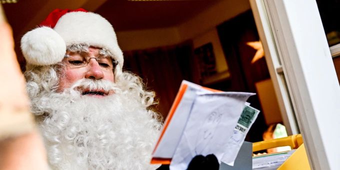 An Weihnachten ist es Tradition, seinen Liebsten einige Worte zukommen zu lassen. Weihnachten Weihnachtsmann Brief