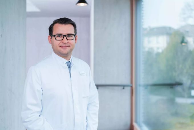 Dr. med. Bartosz Bujan, Medizinischer Direktor Neurorehabilitation an der Klinik Lengg in Zürich. Klinik Lengg