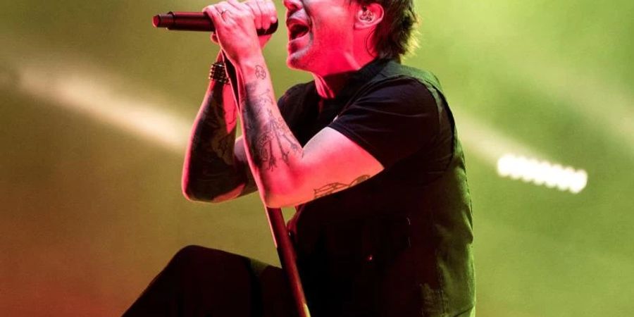 Benjamin Kowalewicz, Sänger der Band Billy Talent, steht auf dem Hurricane Festival 2018. Foto: Hauke-Christian Dittrich/dpa