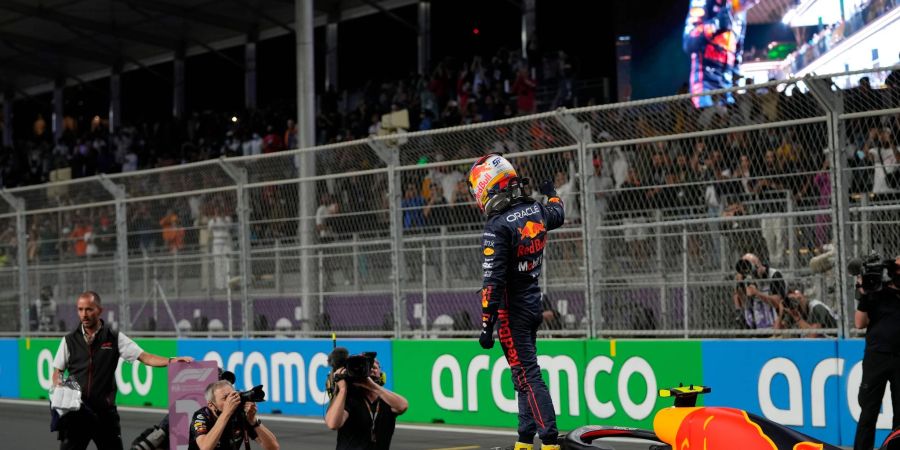 Der Mexikaner Sergio Perez startet mit dem Red-Bull-Boliden von der Pole Position in das Rennen.