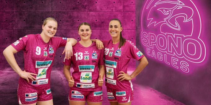 Der Neuzuzug der SPONO EAGLES Thilde Boesen mit Xenia Hodel und Alina Stähelin (von rechts). Handball SPONO EAGLES