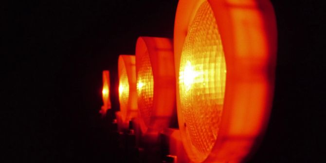 Lichter Dunkelheit rot