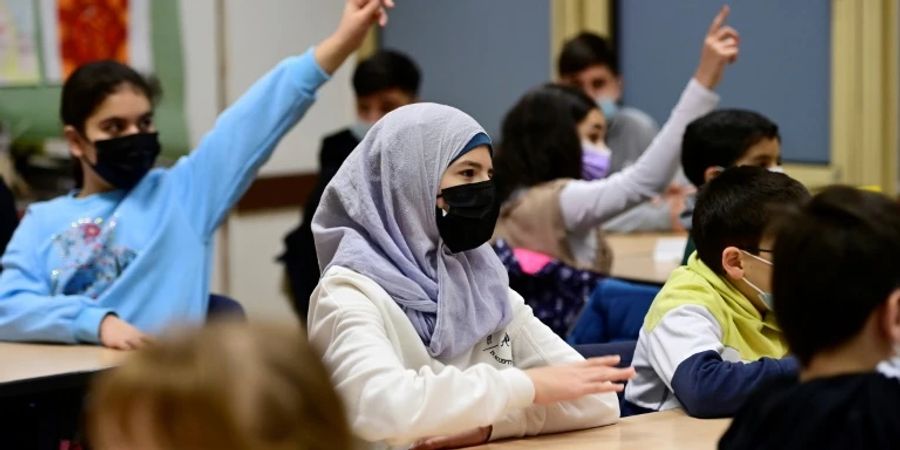 Schüler mit Masken in Bonn
