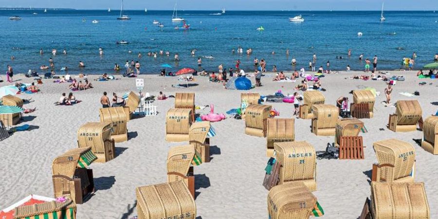 Corona-Reisebeschränkungen werden deutlich gelockert oder fallen ganz. Nach zwei harten Jahren schöpft die Tourismusbranche Hoffnung. Das Vorkrisen-Niveau rückt näher. Foto: Markus Scholz/dpa/Archiv