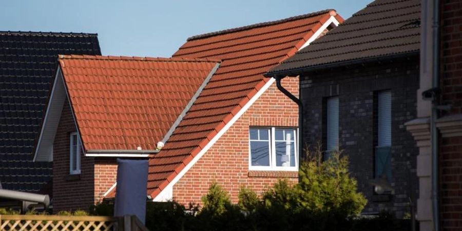Nach Schätzungen der Bundesbank wurden Immobilienpreise in den Städten im vergangenem Jahr zwischen 15 Prozent und 40 Prozent zu hoch bewertet. Foto: Daniel Bockwoldt/dpa