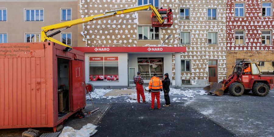 An der «Lindenstrasse»-Filmkulisse auf dem WDR-Gelände in Köln-Bocklemünd laufen die Arbeiten zur Entkernung.