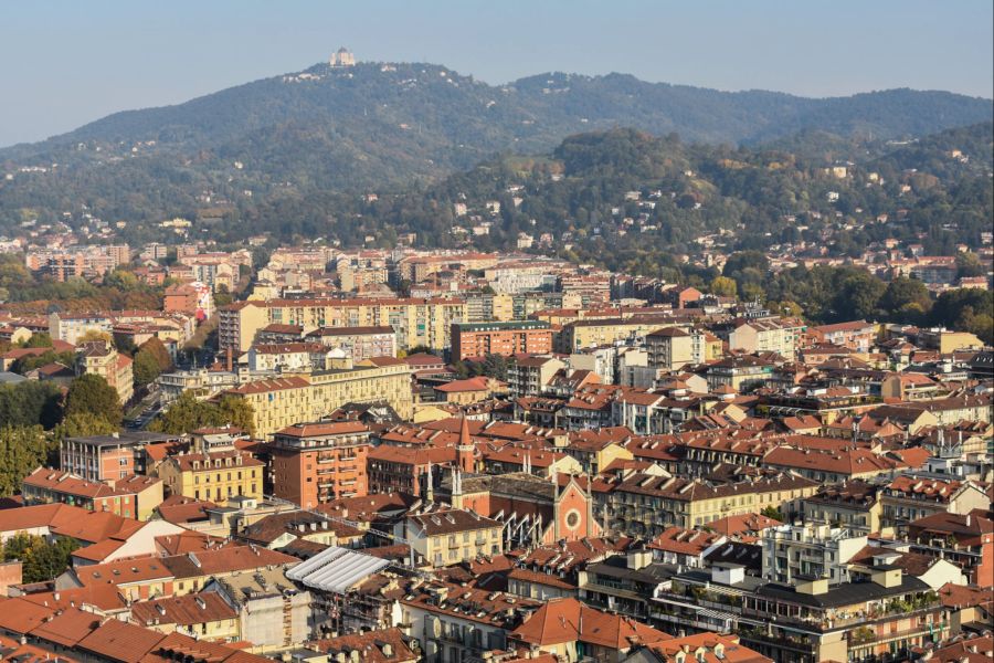 Altstadt Turin rot Berge Panoramaansicht