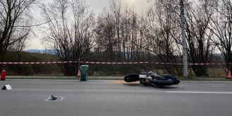 Riedikon ZH - Motorradfahrer verletzt sich bei Selbstunfall