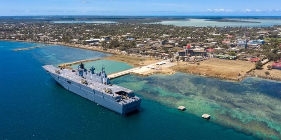 Die «HMAS Adelaide» im Hafen von Nuku'alofa