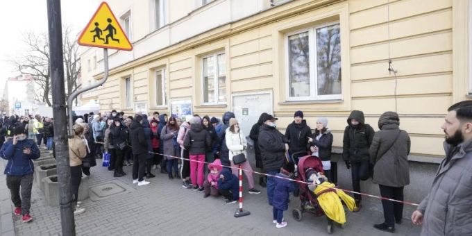Warschau - Polen meldet 1,95 Millionen Flüchtlinge aus der Ukraine