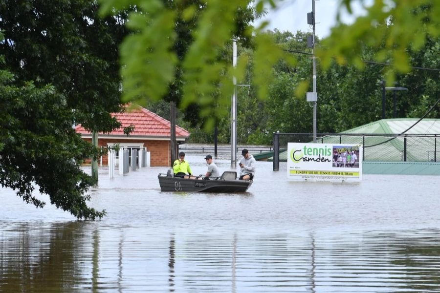 Vororte von Sydney stehen unter Wasser.