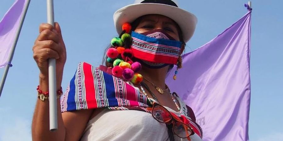 Indigene Frauen demonstrierten in Perus Haupstadt Lima für Frauenrechte. Foto: Carlos Garcia Granthon/ZUMA Press Wire/dpa