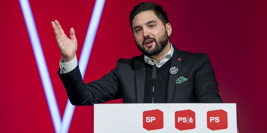 SP-Co-Präsident Cédric Wermuth schlägt den Delegierten zwei neue Volksinitiativen vor.