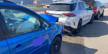 Verkehrsunfall auf der Autobahn A3 in Niederurnen