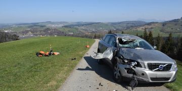 Verletzter Motorradfahrer mit Rettungshelikopter in Spital geflogen