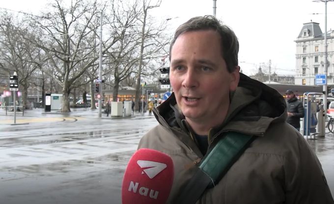 Michi aus Zürich kann nachvollziehen, warum die Maskenpflicht noch beigehalten wurde. Umfrage