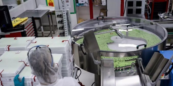 Eine Impfstoff-Fabrik. Impfstoff