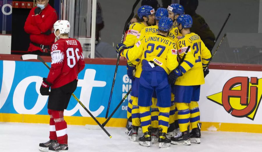 Vor dem Spiel gegen die Schweiz wurden die Auftritte von Schweden in der Heimat als «peinlich» und «schädlich fürs schwedische Eishockey» betitelt.