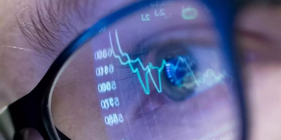 Sind aktive Fondsmanager besser als ein passiver Indexfonds? Nicht immer, manchmal aber schon. Foto: Alexander Heinl/dpa-tmn