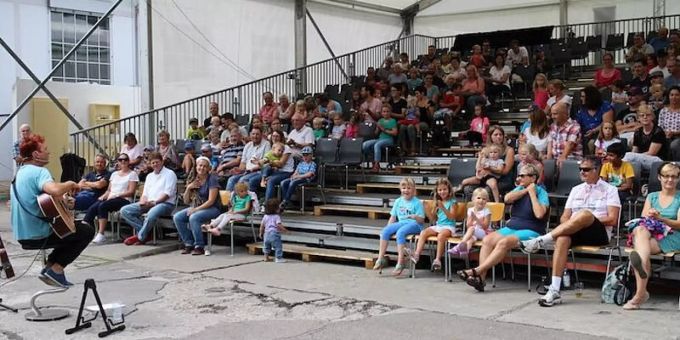 Freude am Kulturtag 2019; Christian Schenker sorgte für musikalische Unterhaltung. Kulturtag Naturpark Thal
