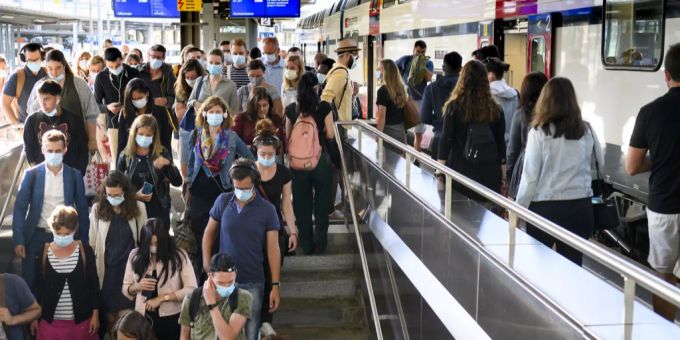 Schweizer pendeln wieder vermehrt mit dem ÖV. SBB