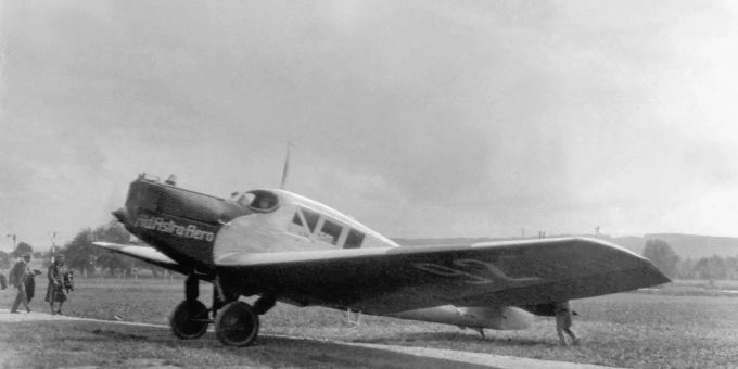Die Junkers F13, CH-92 der Fluggesellschaft Ad Astra Aero im Jahr 1930 auf dem Flughafen Dübendorf. luft- und raumfahrt