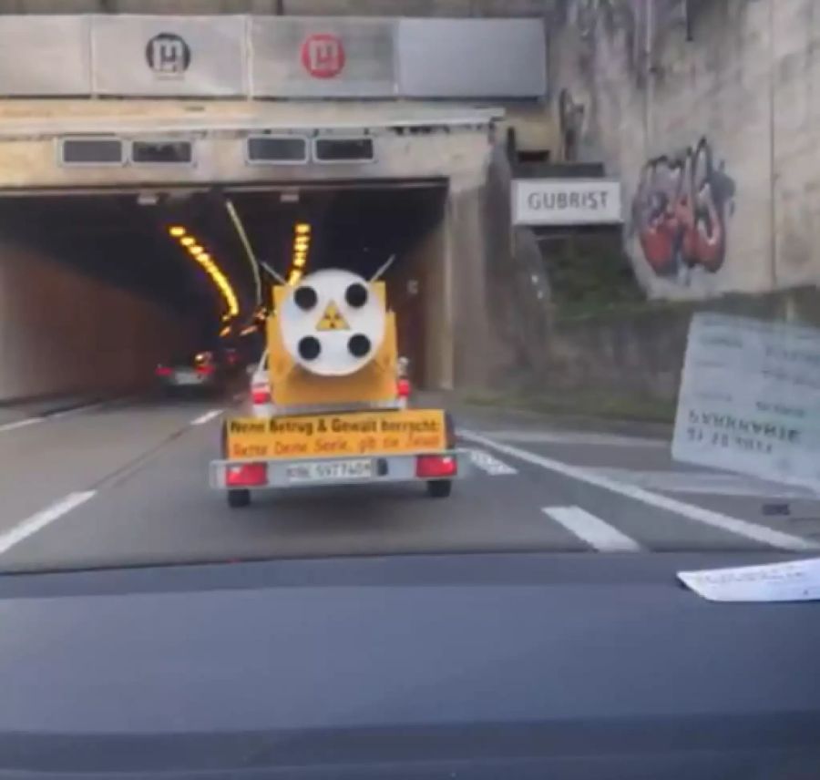 Das Auto wurde beim Gubristtunnel auf der A1 gesichtet.