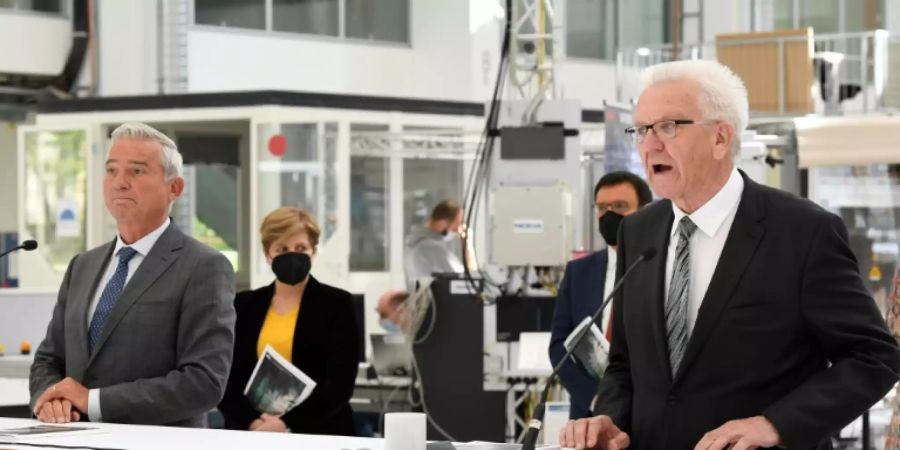 Kretschmann (rechts) und Strobl bei Vorstellung des Koalitionsvertrags