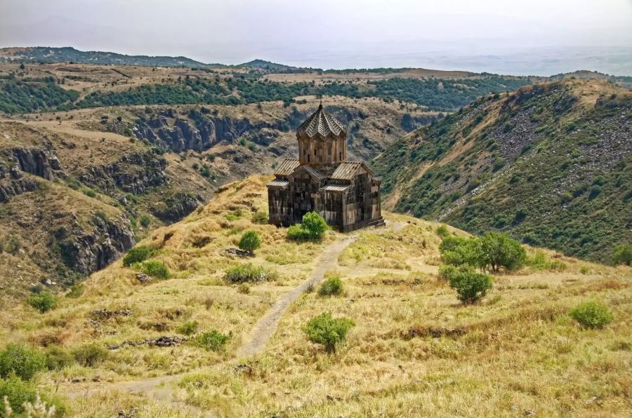 Kirche in Landschaft