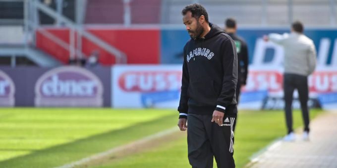 Trainer Daniel Thioune von Hamburg konnte mit HSV auch im vierten Spiel in Serie keinen Sieg einfahren. HSV