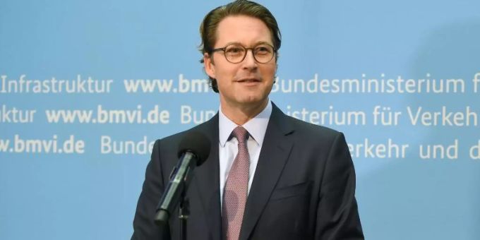 «Wasserstoff ist nicht der Champagner der Energiewende, sondern das Tafelwasser, daran arbeiten wir»: Andreas Scheuer. Foto: Sonja Wurtscheid/dpa «Wasserstoff ist nicht der Champagner der Energiewende, sondern das Tafelwasser, daran arbeiten wir»: Andreas Scheuer. Foto: Sonja Wurtscheid/dpa
