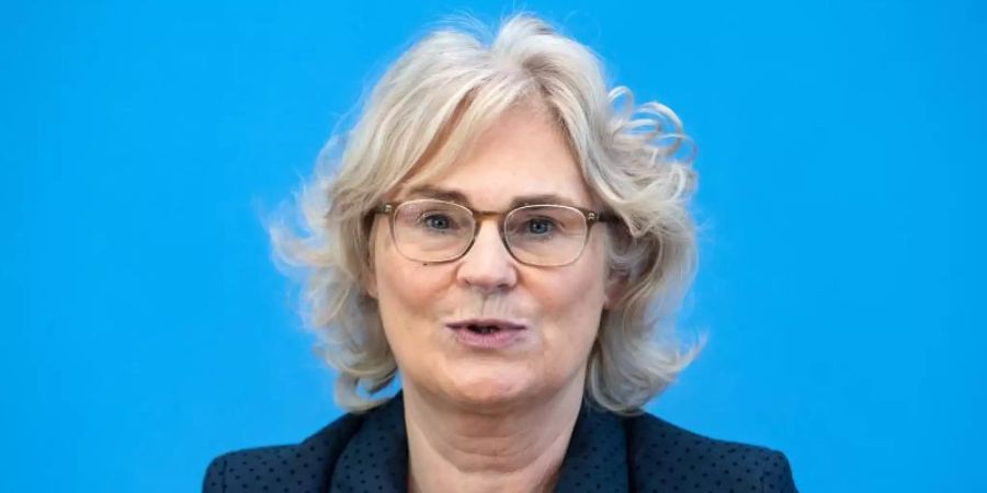 Christine Lambrecht (SPD), Bundesjustizministerin, hatte im Dezember einen Gesetzentwurf vorgelegt, mit dem eine europäische Richtlinie in deutsches Recht zum Schutz von Hinweisgebern umgesetzt werden sollte. Foto: Bernd von Jutrczenka/dpa