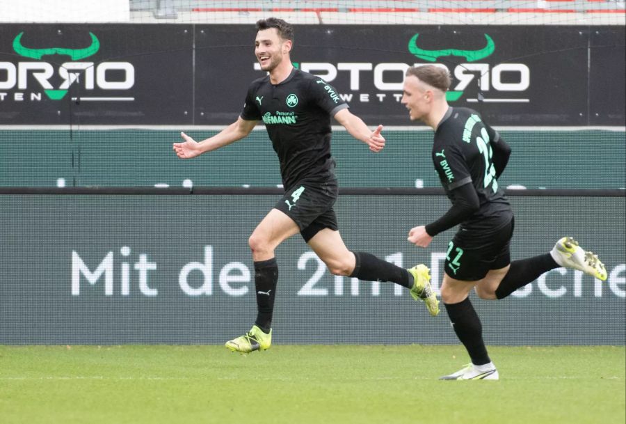 Auch Greuther Fürth (im Bild) und Holstein Kiel sind neben dem HSV noch im Aufstiegs-Rennen.