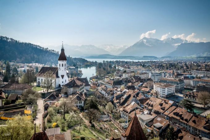 In Thun wurde der jungen frau aus Kamerun die Einbürgerung verweigert, kamerun