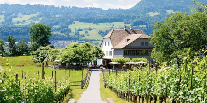Im Grünen: Restaurant «Haus zu den zwei Raben» auf der Insel Ufenau. Im Grünen: Restaurant «Haus zu den zwei Raben» - Insel Ufenau