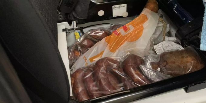 Die Beamten stellten eine Überlast von netto 787 kg fest. Kantonspolizei Freiburg