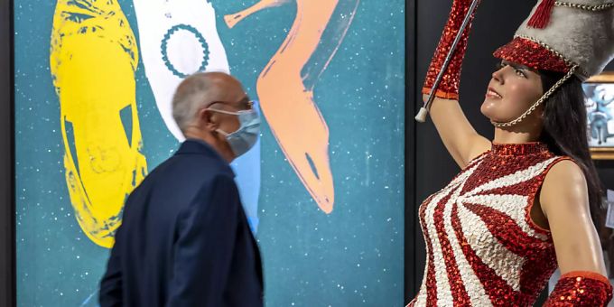 Eine Arbeit von Duane Hanson an der Art Basel: Die Veranstalter der Kunstmesse werten die zu Ende gegangene Ausgabe als Erfolg. Eine Arbeit von Duane Hanson an der Art Basel: Die Veranstalter der Kunstmesse werten die zu Ende gegangene Ausgabe als Erfolg.
