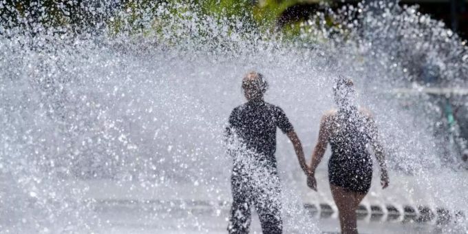 Berlin - Studie: Klimawandel macht Wetterereignisse extremer