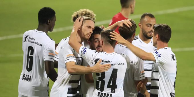 Die Spieler des FC Basel bejubeln den Führungstreffer. FC Basel