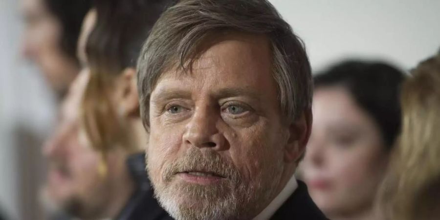 US-Schauspieler Mark Hamill nimmt in der Royal Albert Hall bei der europäischen Premiere des Films «Star Wars - Die letzten Jedi» teil. Foto: Eddie Mulholland/Daily Telegraph/Pool/AP/dpa