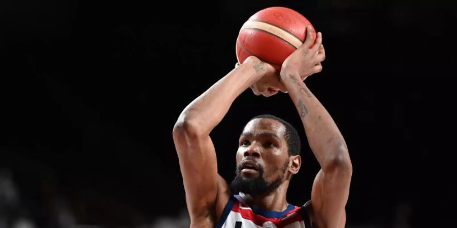 Basketball-Star Kevin Durant hat mit dem US-Team die Goldmedaille gewonnen. Foto: Swen Pförtner/dpa