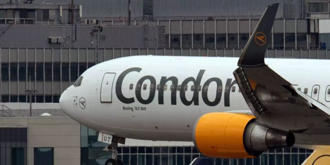 Ein Flieger der Fluggesellschaft Condor Flugdienst. condor flugdienst