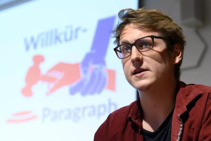 Nicola Siegrist, hier an einer Medienkonferenz zum Anti-Terror-Gesetz, ist Vize-Präsident der Juso Schweiz und SP-Kantonsrat in Zürich. Nicola Siegrist Juso 99%-Initiative