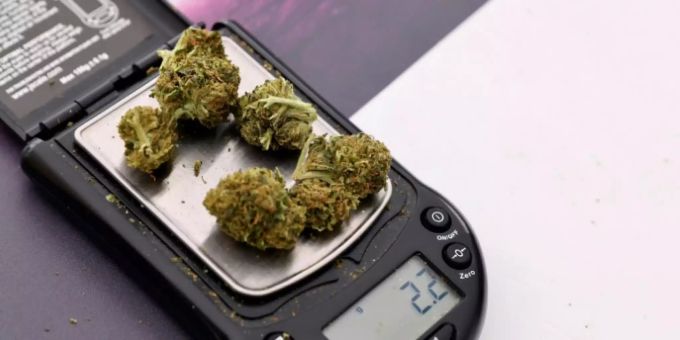 Im Auto des 18-Jährigen wurde unter anderem Marihuana gefunden. zollikofen