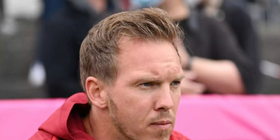 Julian Nagelsmann musste in seinem ersten Testspiel als Bayern-Trainer auf fast alle Leistungsträger verzichten. Foto: Silas Stein/dpa