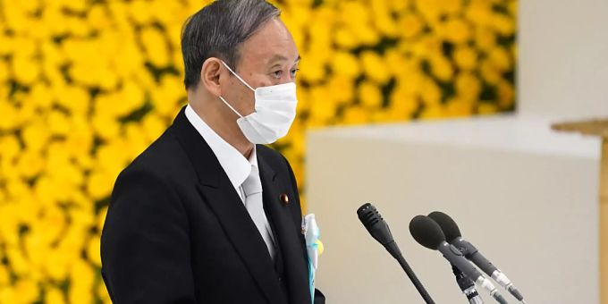 Yoshihide Suga, Ministerpräsident von Japan, hält eine Rede während einer Gedenkfeier zum 76. Jahrestag der Kapitulation Japans im Zweiten Weltkrieg. Foto: Pool/ZUMA Press Wire/dpa Yoshihide Suga, Ministerpräsident von Japan, hält eine Rede während einer Gedenkfeier zum 76. Jahrestag der Kapitulation Japans im Zweiten Weltkrieg. Foto: Pool/ZUMA Press Wire/dpa