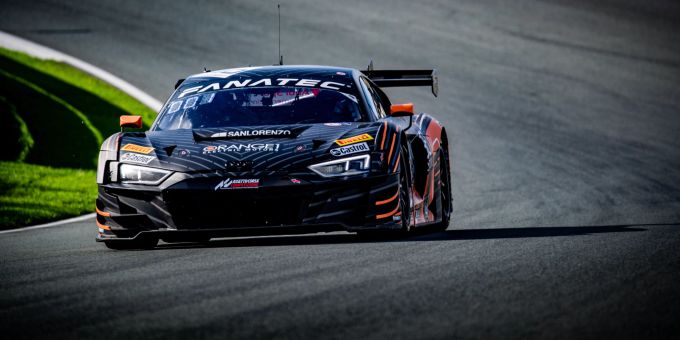 Der Schweizer Ricardo Feller entscheidet den GT Sprint Cup für sich und seinen Teamkollegen Mattia Drudi. Ricardo Feller Sprint Cup