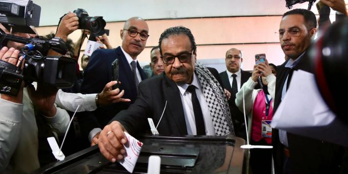 Chan cenlos: Farid Sahran, der wohl bekannteste von Al-Sisi Gegenkandidaten, bei der Stimmabgabe in Kairo. Ägypten