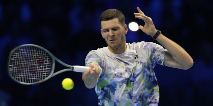 Hubert Hurkacz wehrt sich an den ATP-Finals gegen Novak Djokovic. Hurkacz Djokovic